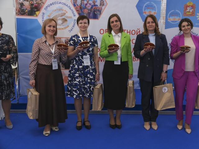 Работник Яхромской школы № 2 стала финалистом регионального этапа конкурса «Воспитатель года — 2024»