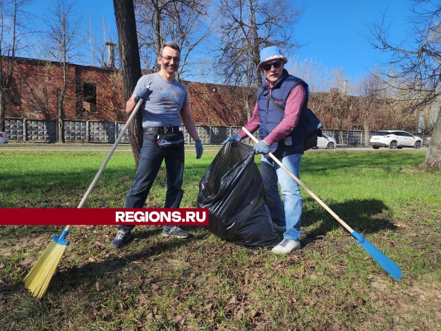 Член союза фотохудожников России Владимир Лосман помог навести порядок в сквере на улице Володарского