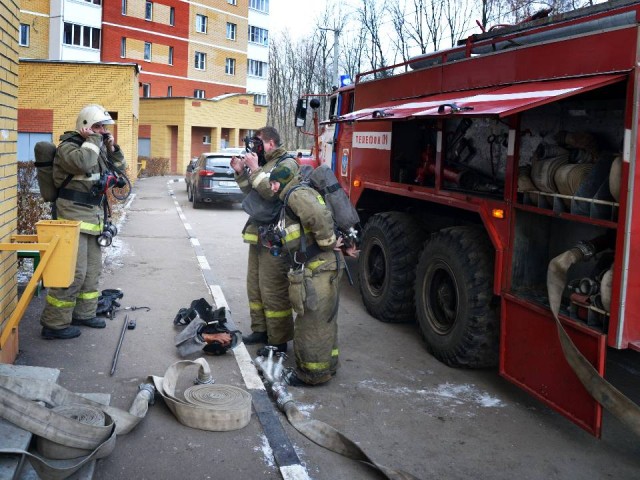 В Королеве тушат пожар в промзоне на площади 150 «квадратов»