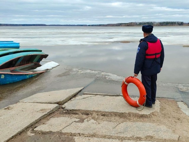 Жителей предупредили о тонком льде на можайском водоеме