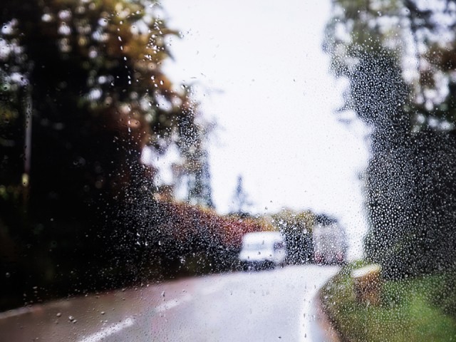 В Минтрансе Подмосковья предупредили водителей о сильном дожде с грозой