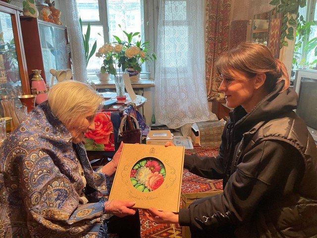 95-летнюю жительницу Долгопрудного поздравили с юбилеем
