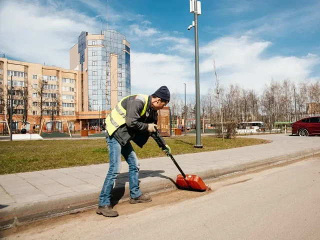 В Серебряных Прудах продолжается Месяц чистоты и благоустройства