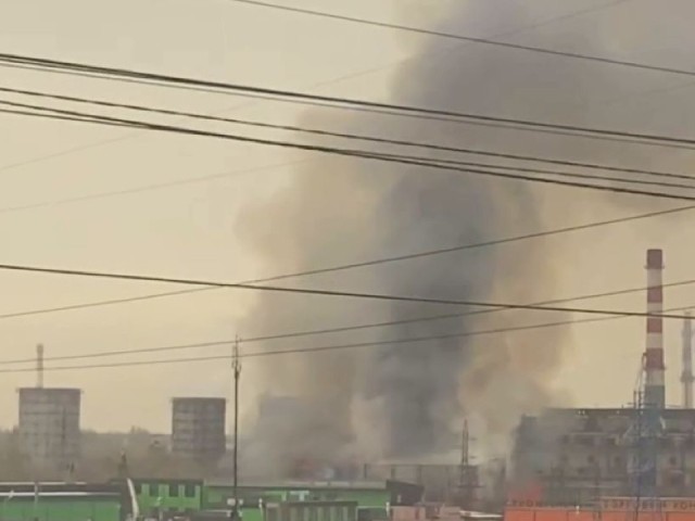 Свалка загорелась на Каширском шоссе в Подмосковье