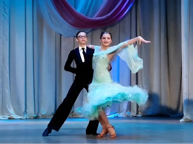 Отчетный концерт танцевальной студии «Элеганс» пройдет во Дворце культуры «Россия»