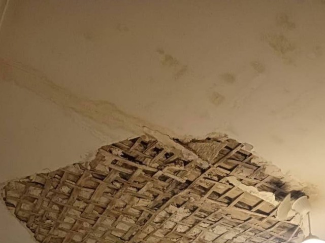 Камни с неба: в люберецкой квартире обвалился потолок