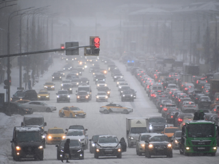 Утренние пробки на Волоколамском шоссе оценили в четыре балла
