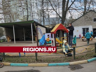Убрали мусор и покрасили площадку: территория детского садика «Золотой ключик» преобразилась