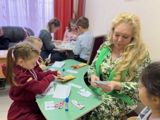 Детская писательница Елена Велена познакомила воспитанников Семейного центра в Подольске с «Добрыми сказками о простых вещах»