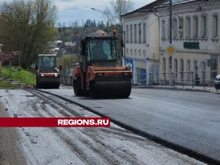 На улице Солнцева в Рузе укладывают новый асфальт