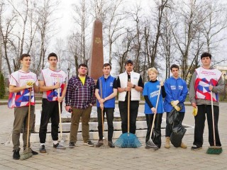 Волонтеры навели чистоту и порядок на улицах Лосино-Петровского