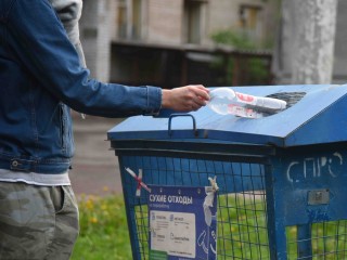 На майские праздники региональный оператор установил в округе дополнительные баки для мусора