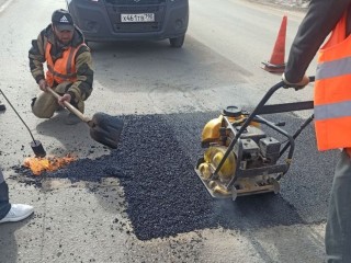 Свыше 200 квадратных метров ям отремонтируют на дорогах Волоколамска до середины июля