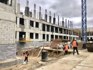 Здание новой поликлиники в поселке Свердловский готово на 20,5%