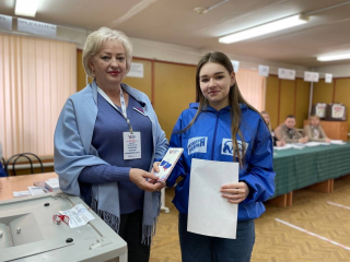 В Зарайске впервые голосующим на выборах вручают сувенирный шоколад