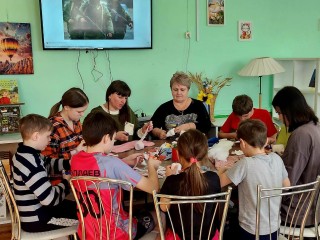 Воспитанники Орехово-Зуевского семейного центра помогают участникам СВО