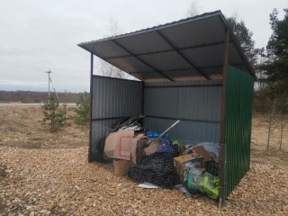 Проблему летающего мусора от контейнерной площадки в Кузяево будет решать администрация округа