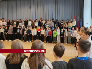 День добрых дел в школах Подольска начался с поднятия флага России