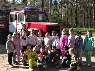 Лесные пожарные рассказали школьникам о своей работе