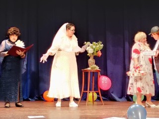 «Звезды старшего поколения» поставили пьесу «Ах, водевиль, водевиль» на сцене в Голицыне
