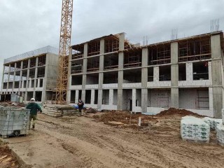 Здание новой школы в мытищинской деревне Сухарево готово на 30%