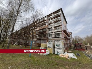 К концу мая в доме №3 на улице Рижская в Шаховской заменят окна, кровлю и утеплят фасад