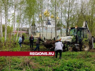 Вперед в прошлое: сотрудники Дмитровского кремля расчистили территорию для археологических раскопок