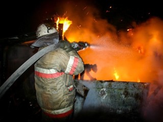 Пожарные ликвидировали возгорание в здании на улице Горького