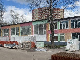 Строители приступают к фасадным работам у здания школы №3