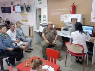 Жителей Луховиц в многофункциональном центре учат компьютерной грамотности