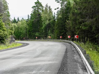 На опасных участках Фряновского шоссе установят знаки направления поворота