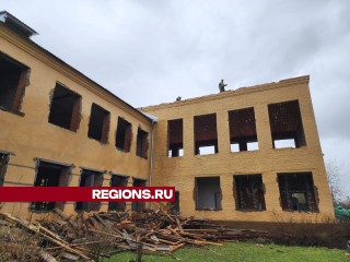 У школы №5 Солнечногорска снесли крышу над спортзалом
