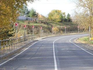 Перед опасными поворотами на Волоколамском шоссе в Истре установят предупреждающие знаки