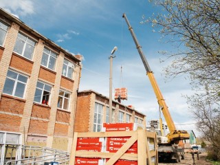 Тотальное преображение: строители продолжают ремонтировать школу в Братовщине