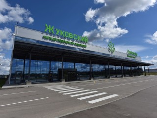 В «Жуковском» снизилась стоимость стоянки авто: сравниваем цены на паркинг в аэропортах Подмосковья