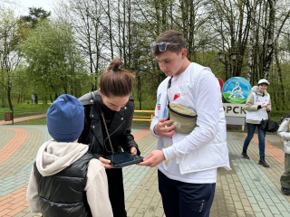 Волонтеры помогают красногорцам проголосовать за объекты благоустройства