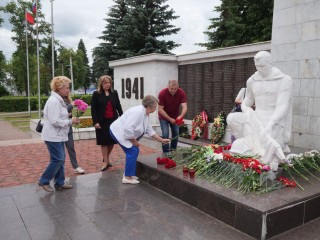 Памятные места и воинские захоронения начали благоустраивать в Пушкинском округе