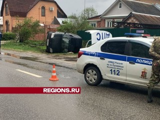 В луховицкой деревне Озерицы опрокинулся автомобиль, есть погибший