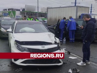 В Химках на перекрестке у Репинской развязки столкнулись четыре автомобиля