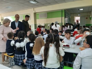 «Вкусно и разнообразно»: депутат Мособлдумы проверила школьное питание