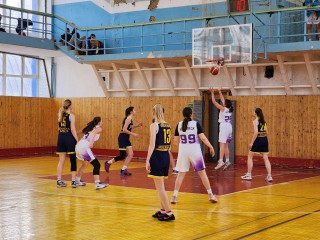 В Ногинске прошли соревнования по баскетболу среди девушек
