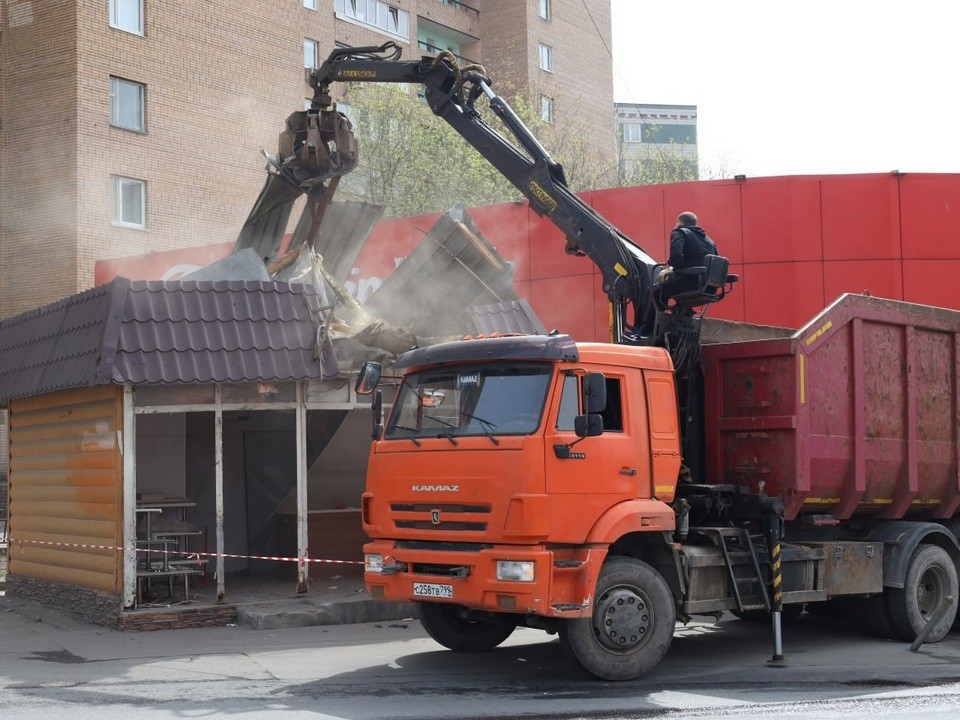 Цветы здесь больше не купить: еще один незаконный павильон снесли на Олимпийском проспекте в Мытищах