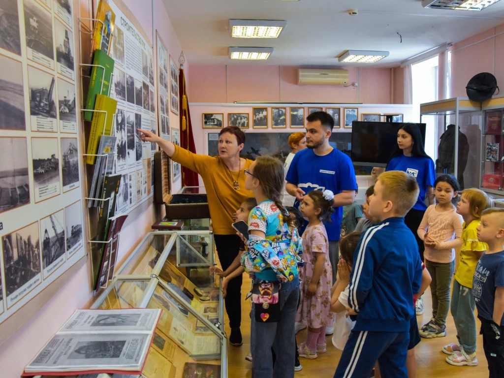 Дошколята и дети участников СВО узнали, для чего нужны ухват и ушат