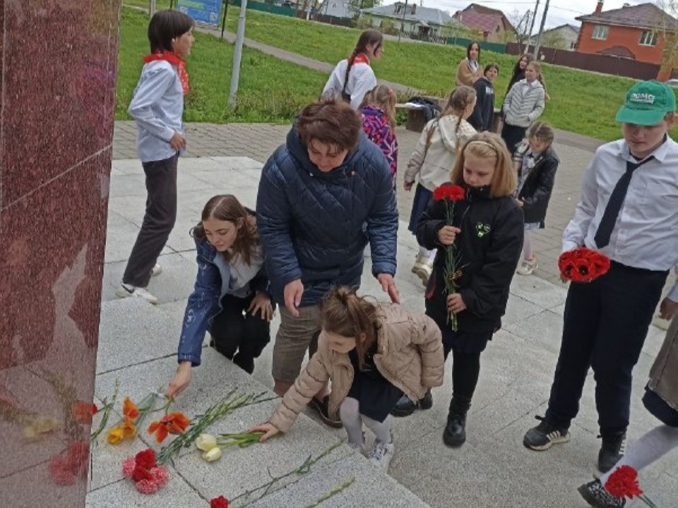 Память защитников в День воинской доблести Подмосковья почтили у стелы в Молодях