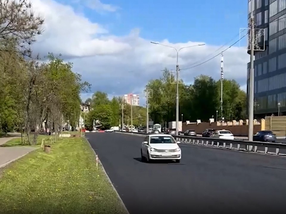 На улице Пионерской завершили укладку нового асфальтового покрытия