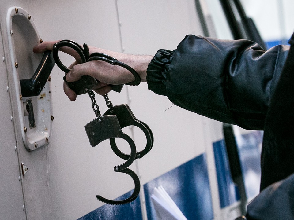 В Красногорске задержали подростков, пытавших семиклассницу электрошокером