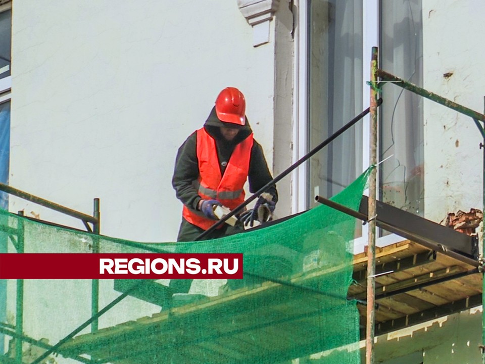 В жилом доме на улице Институтской отремонтировали балконные плиты