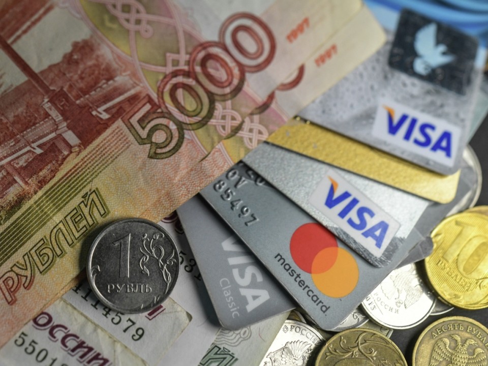 Центробанк захотел ограничить комиссию при снятии наличности с кредитных карт