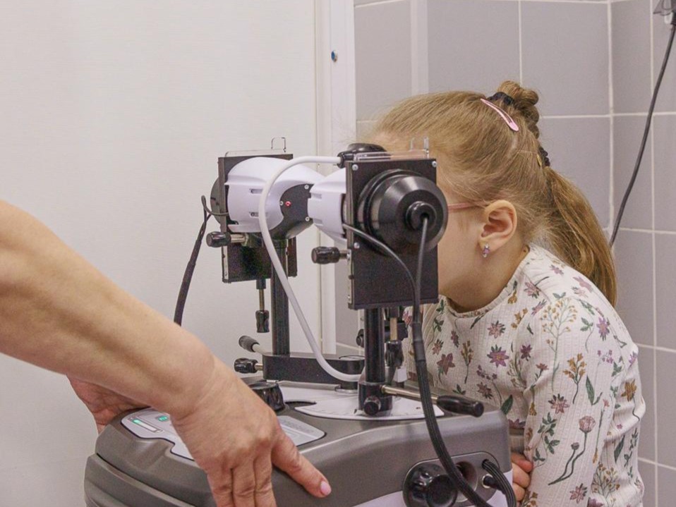 В кабинете охраны зрения НИКИ прошли лечение более 350 подмосковных детей