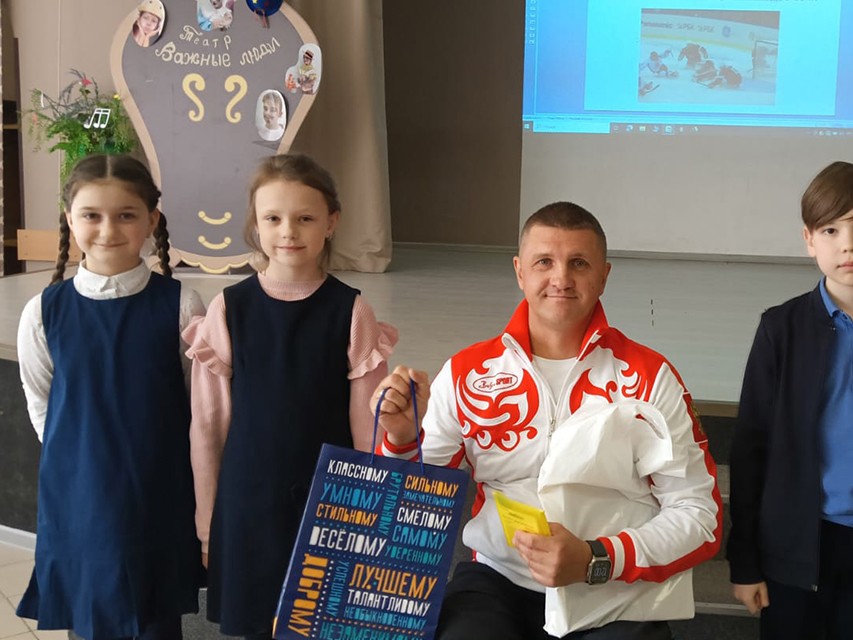 Дмитровские школьники встретились с легендарным спортсменом